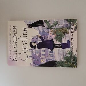 Neil Gaiman : Coraline Book (Illustrated by Chris Riddell)